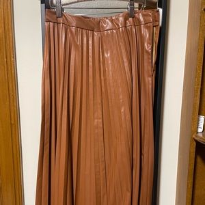 Midi pleated pleather skirt